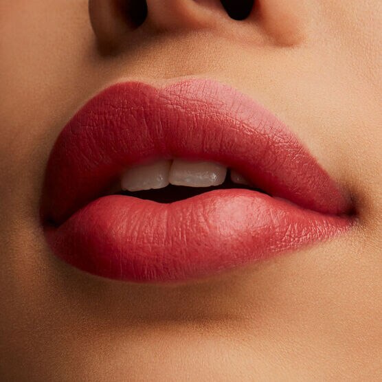 MAC        LUSTRE        LIPS SEE S